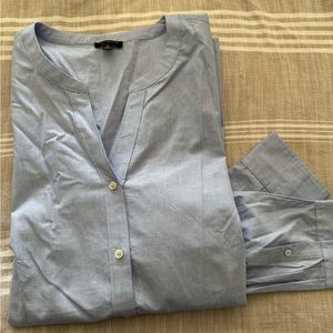 Talbots Blue Tunic blouse. size medium. NWOT. Very light weight